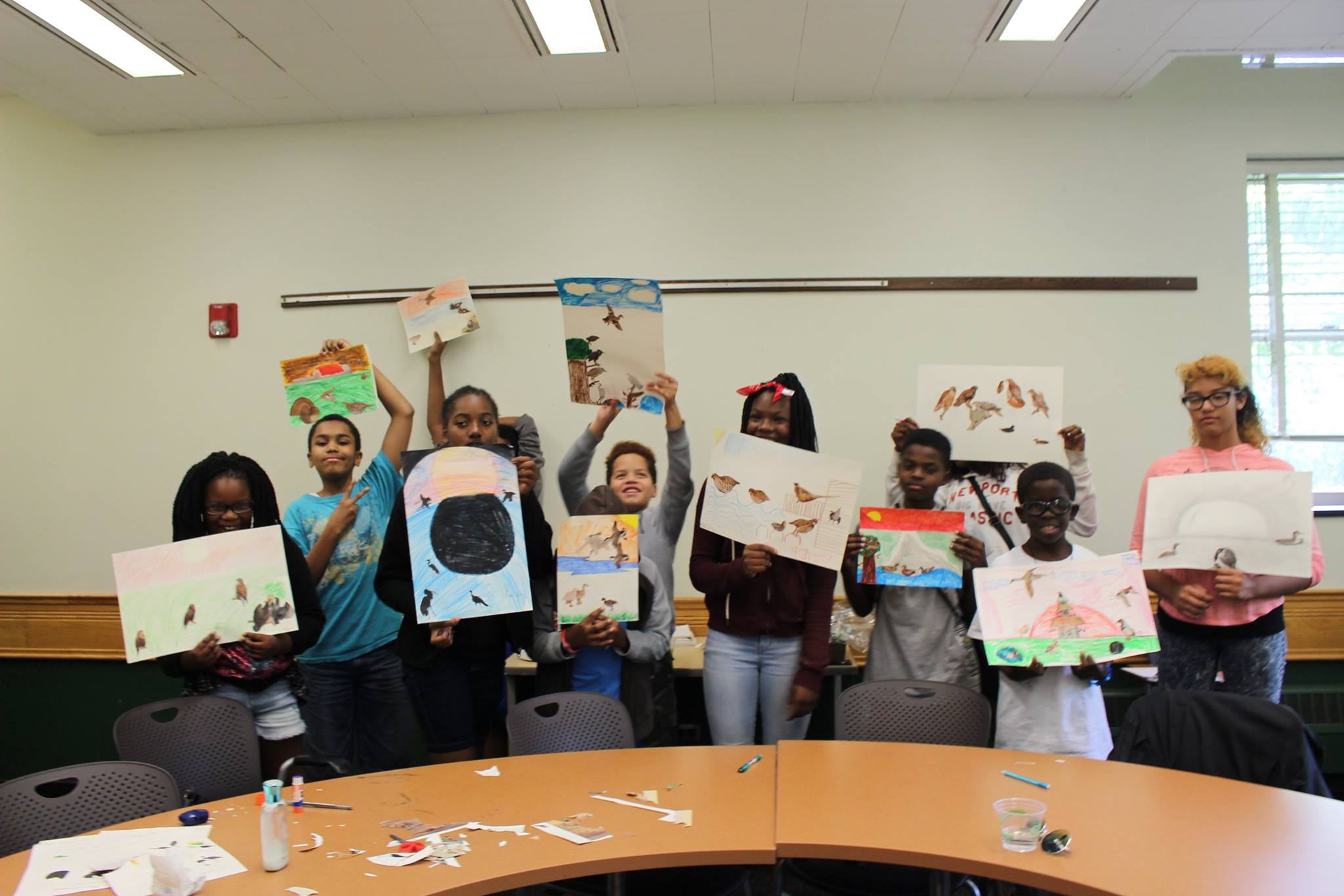 G2G students work on drawing landscapes of Midwestern birds through activity with the Hyde Park Arts Center.